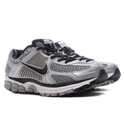 Zoom Vomero 5 - Metallic Silver/Black/College Grey