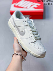 Nike Dunk Low Sneakers Beige 07JHD930A20