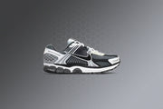 Zoom Vomero 5 SE SP - Dark Grey/Black/White/Sail